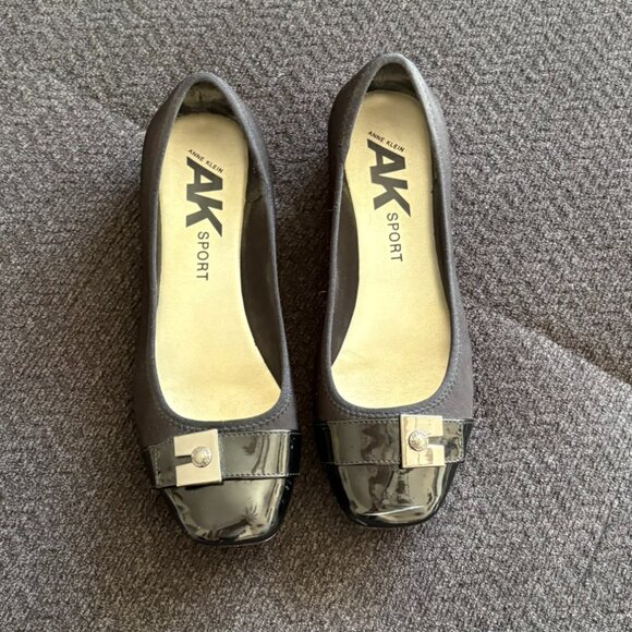 Women's Anne Klein Flats - Picture 1 of 2